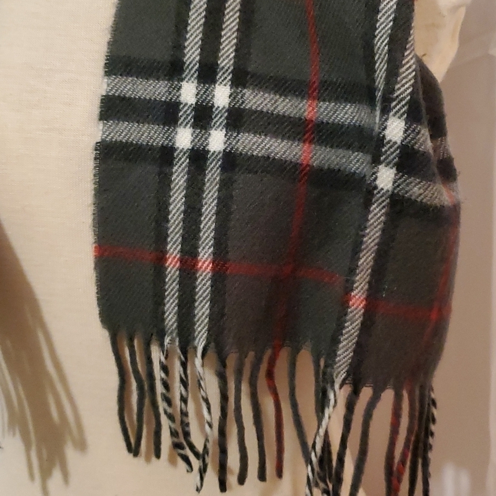 PLAID Scarf Grey, white, red, & Black - Picture 6 of 7